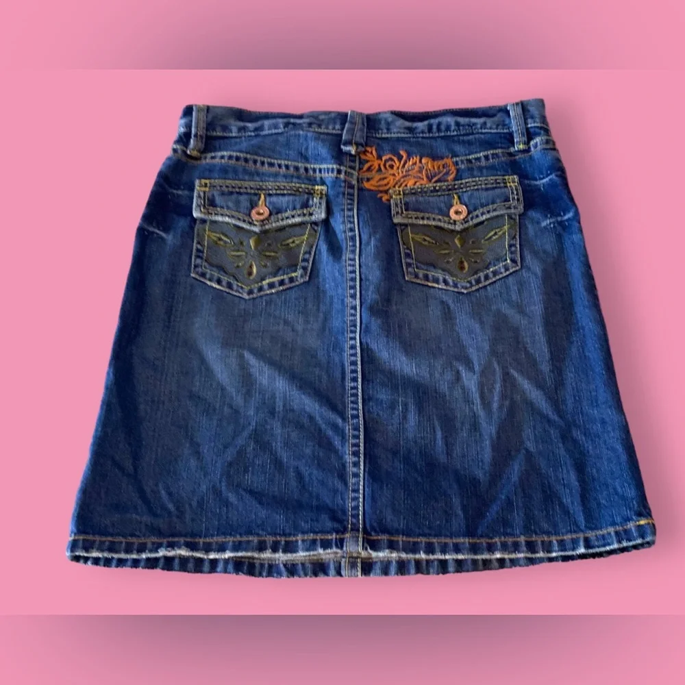 Y2k Jean skirt old navy
Size 4
100% cotton
From summer of 2006 - Picture 1 of 6